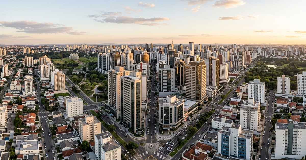 Vista aérea de Curitiba com destaque para o mercado empresarial local de marketing
